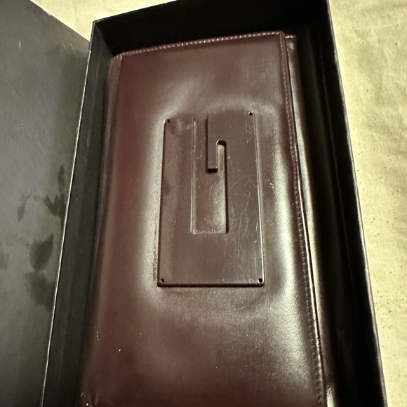 Gucci long wallet with box and tissue. In excellent condition. - Picture 2 of 10